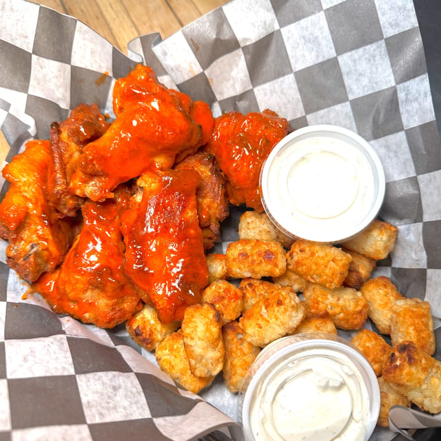 10 PC WINGS BBQ.